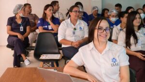 Ação do SESMT e Recursos Humanos do HEDA abordou sobre as doenças crônicas e autoimunes, com destaque para a importância da prevenção e do diagnóstico precoce. (Foto: Camila Neto)
